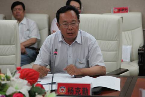 区政协常委杨克勤做委员交流发言.JPG